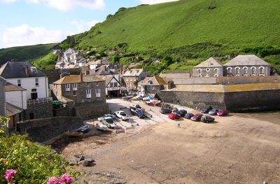 Port Isaac Harbour front, low tide