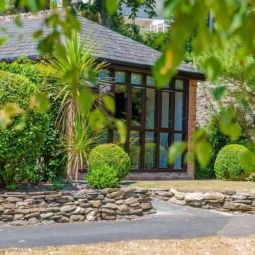Luxury Summerhouse Annexe in lush gardens in Fowey