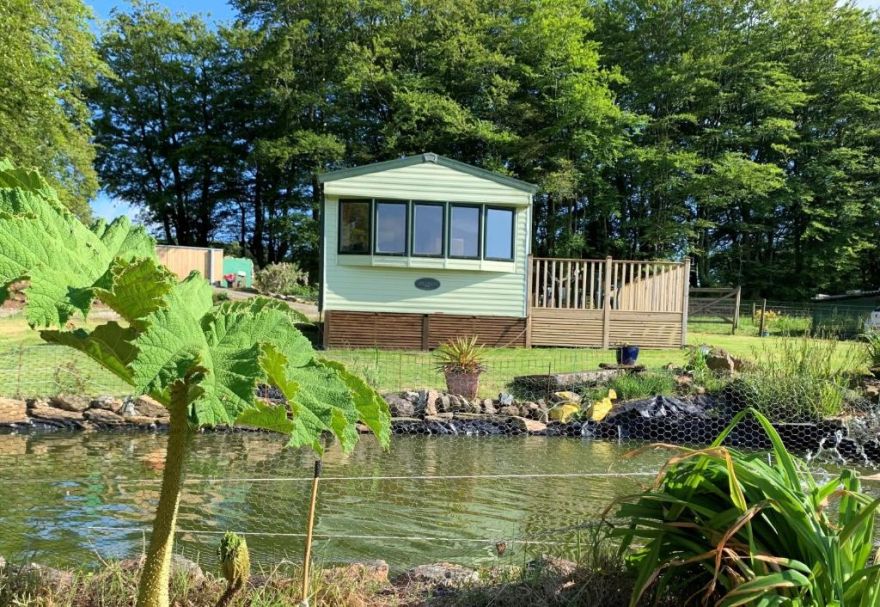 Delightful Caravan with Superb Views and Hot Tub