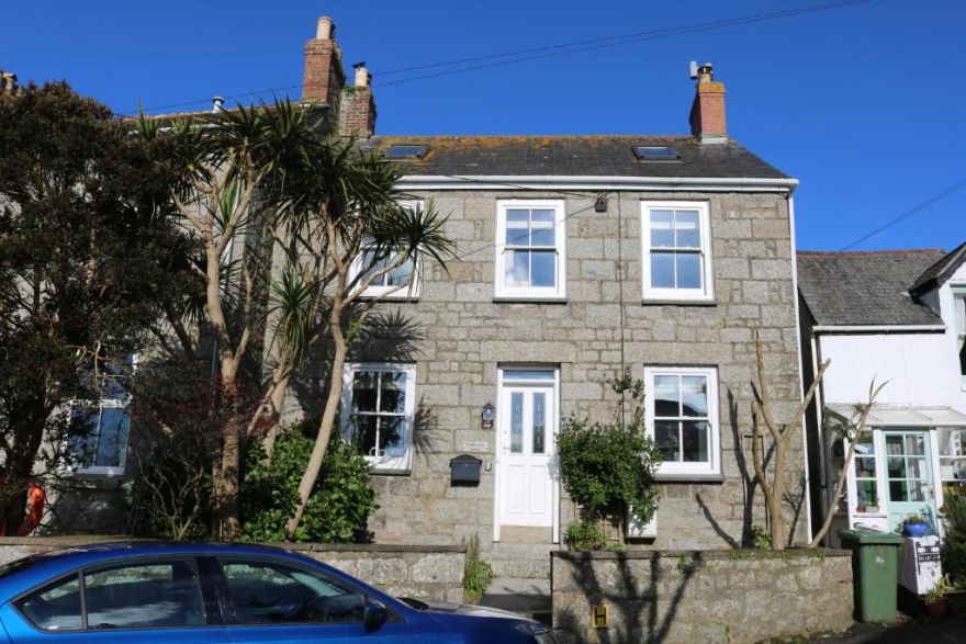 Large cottage, 3 beds all en-suite, small village location overlooking Mousehole