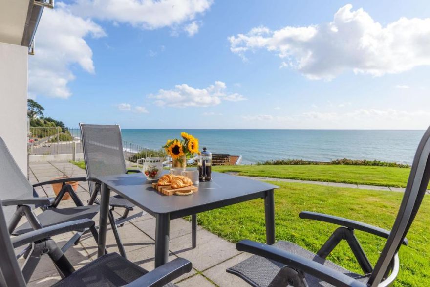 Stunning Sea Views from this Spacious Ground Floor Apartment near Looe
