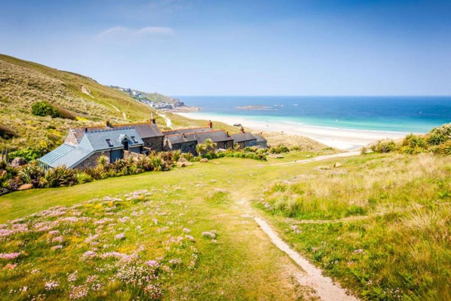 Basking Shark, Studio Cottage With Superb Sea Views By Beach