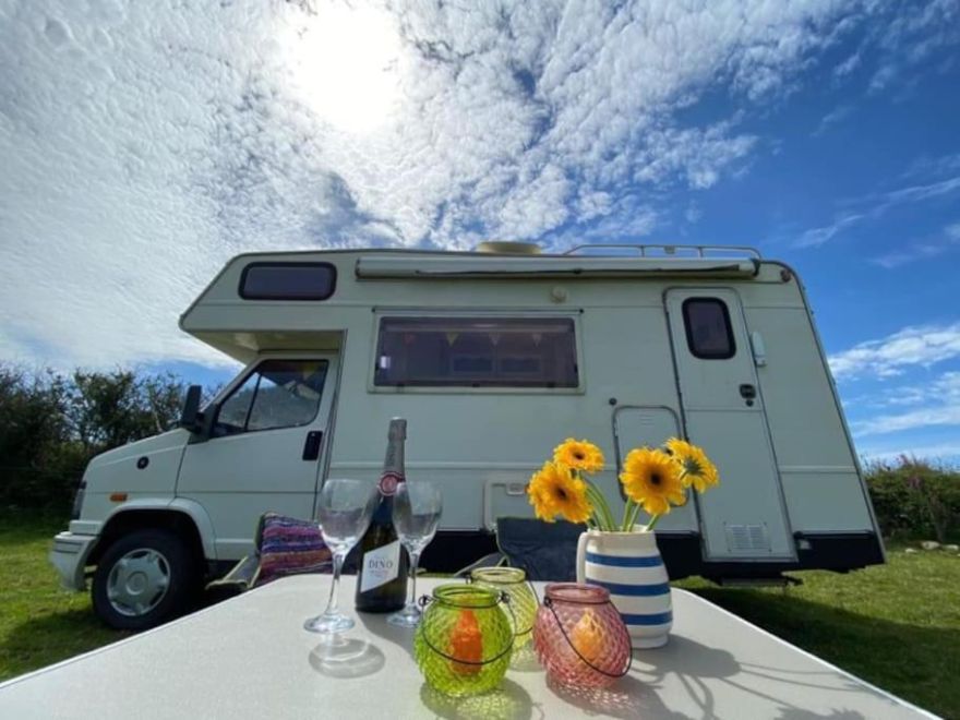 Lily cosy campervan with sea views & amazing sunrises