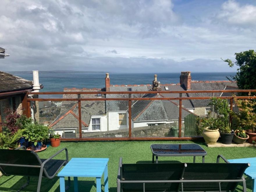 Picturesque 3-bed house with outstanding sea views