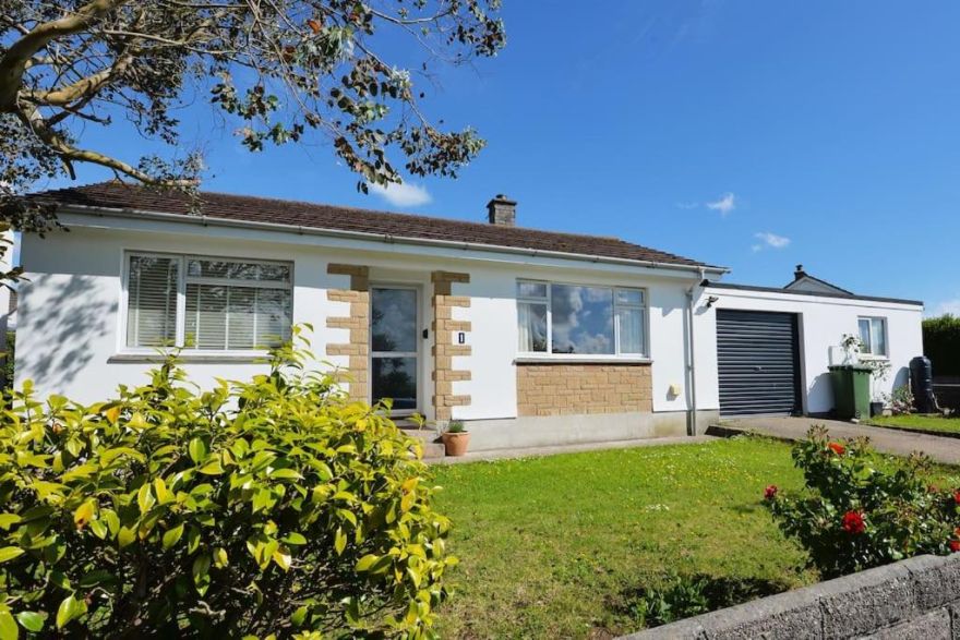 3-Bedroom bungalow with parking, Goldsithney, Penzance, Cornwall