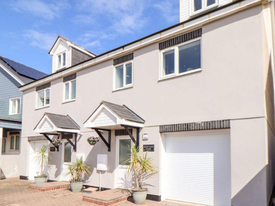Modern spacious 4-Bed House in Porth Newquay