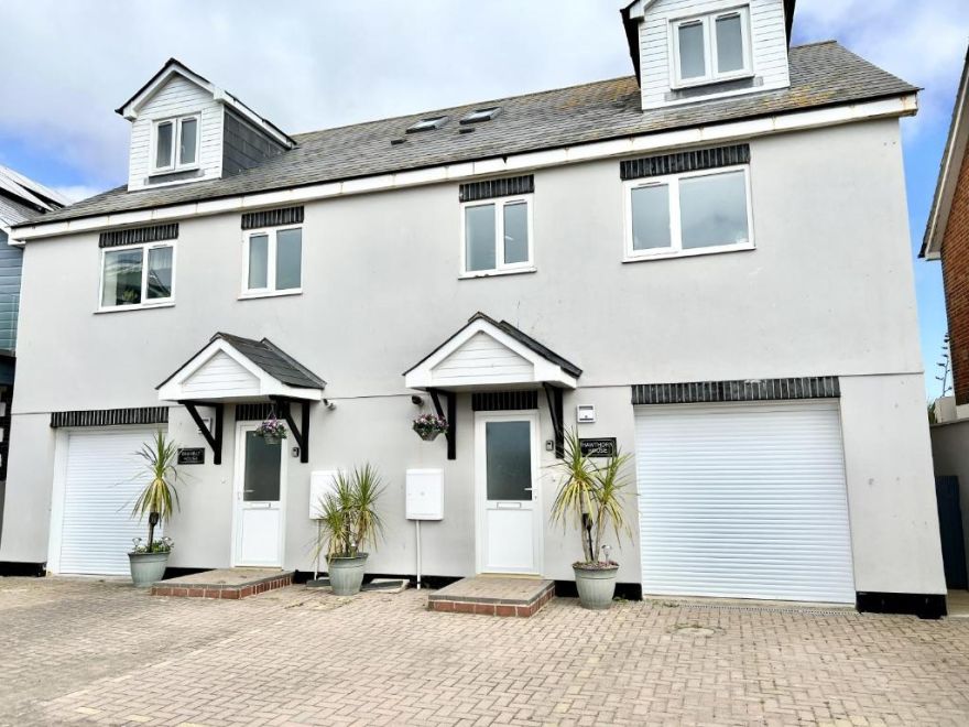Modern spacious 4Bed House in Porth Newquay Brambl